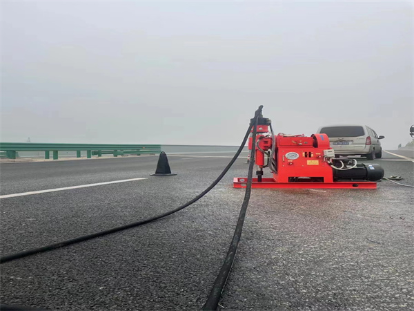 明水马路路基路面开裂下沉注浆加固灌浆